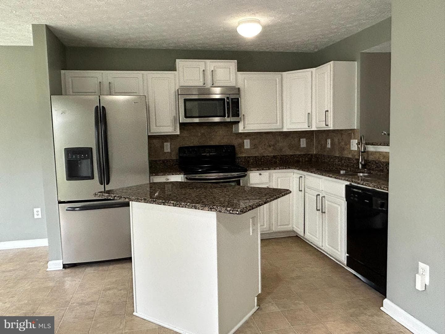 7624 Gladstone Road photo 8