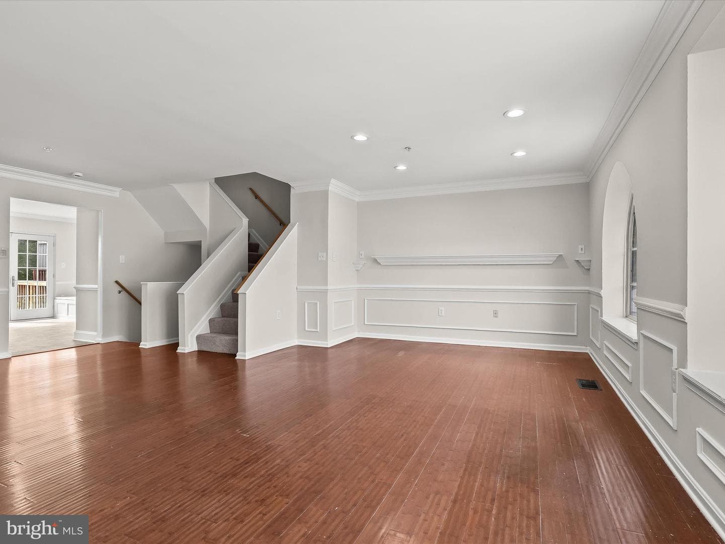 9409 Georgian Way photo 13