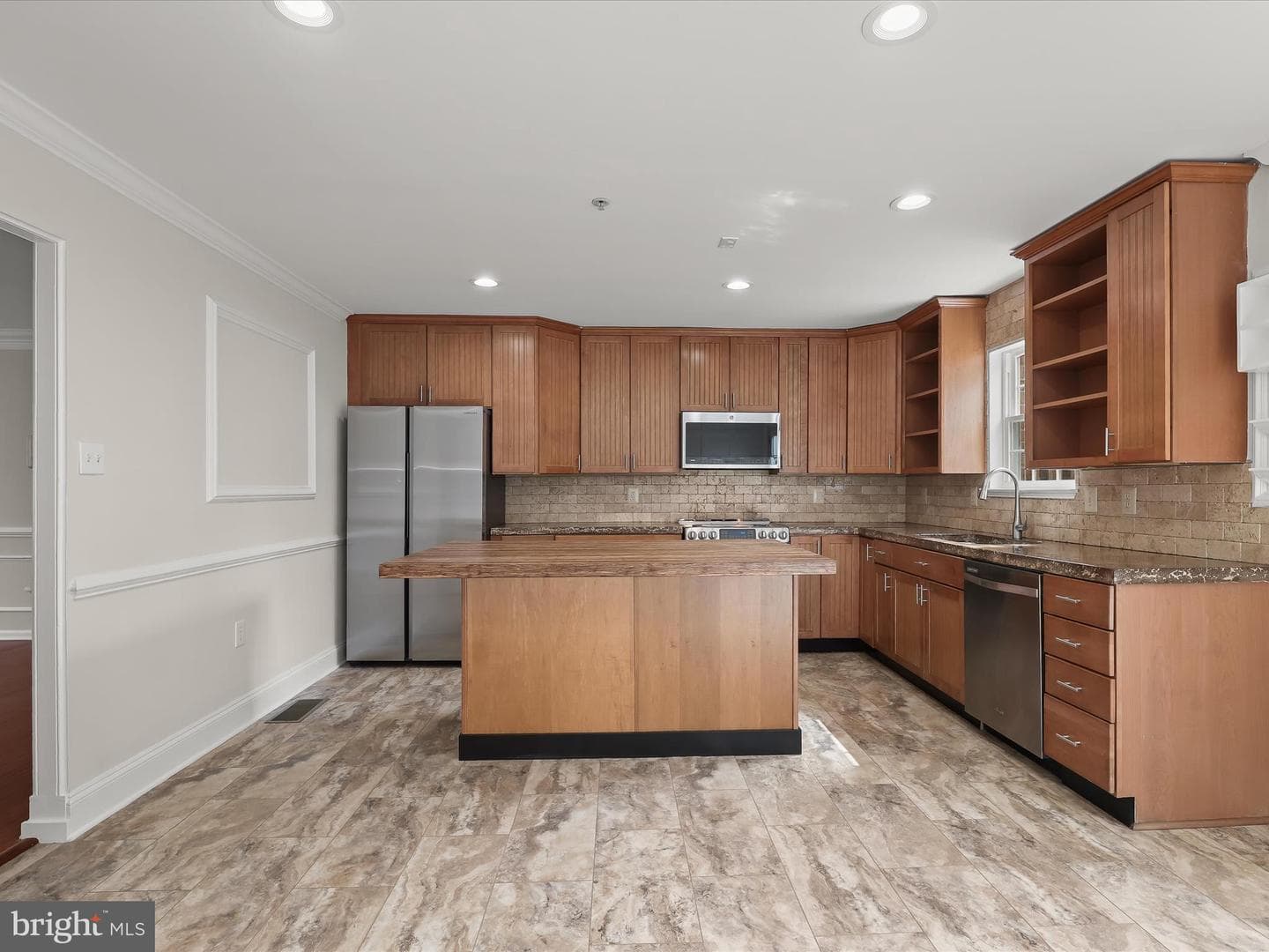 9409 Georgian Way photo 17