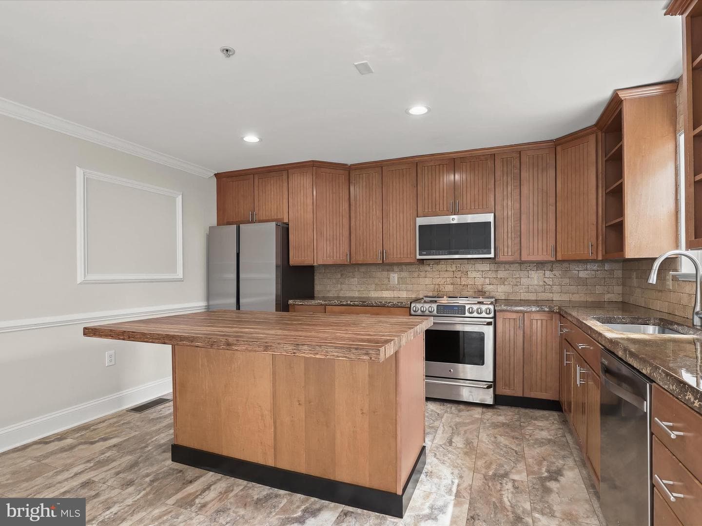 9409 Georgian Way photo 18