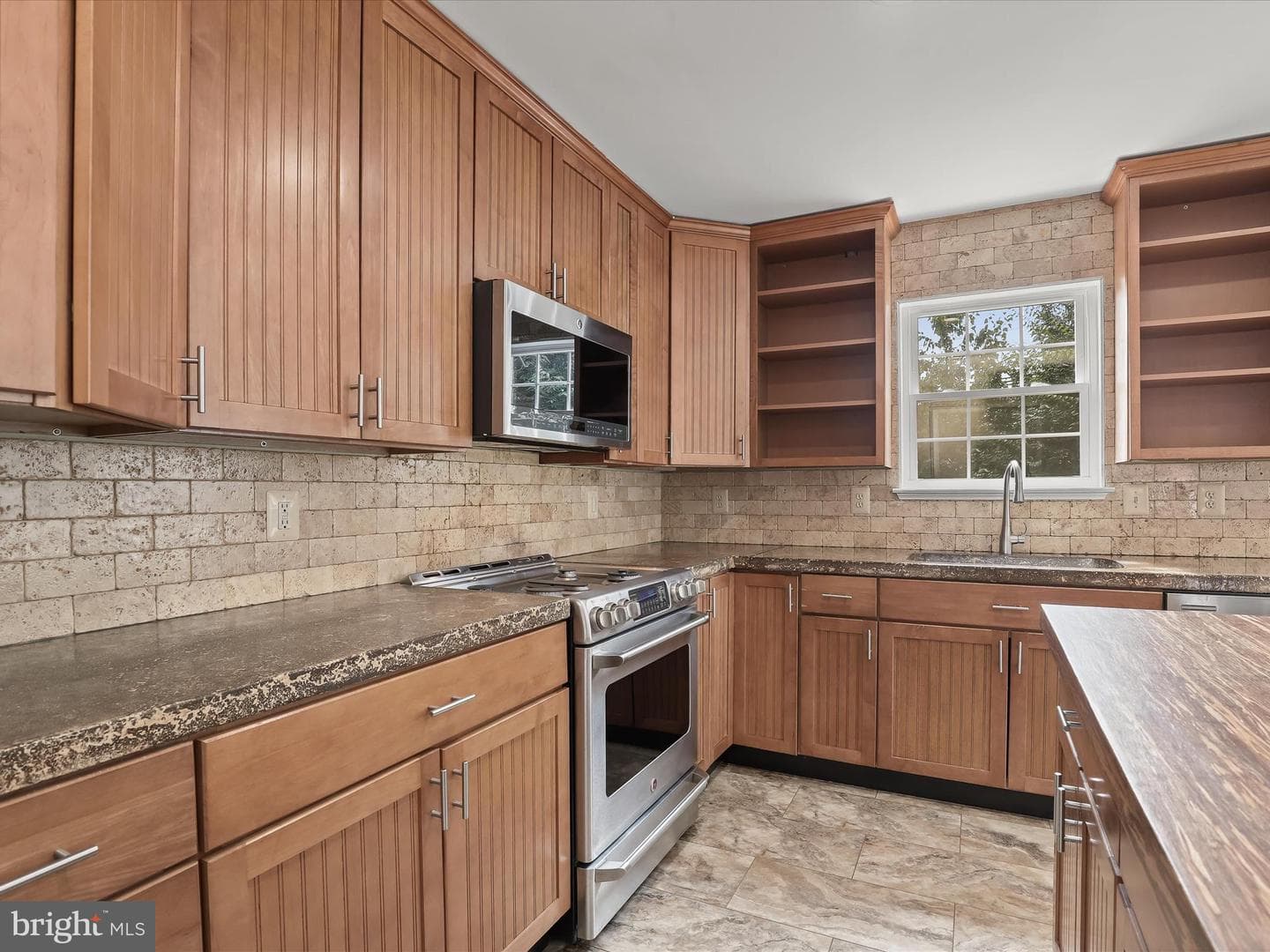 9409 Georgian Way photo 19