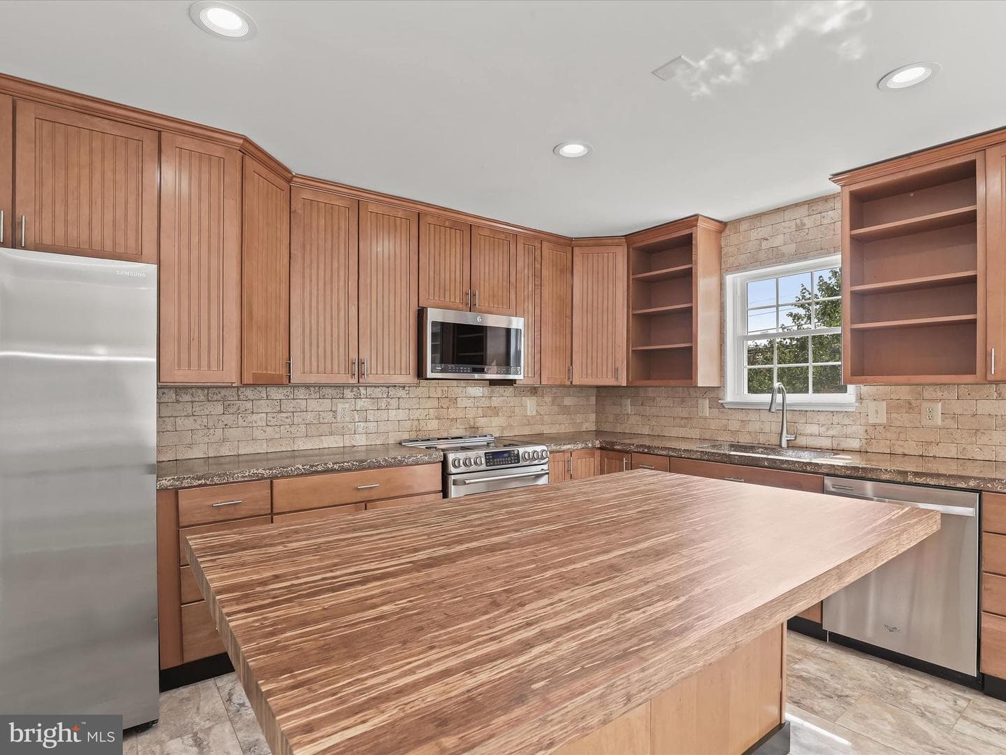 9409 Georgian Way photo 21