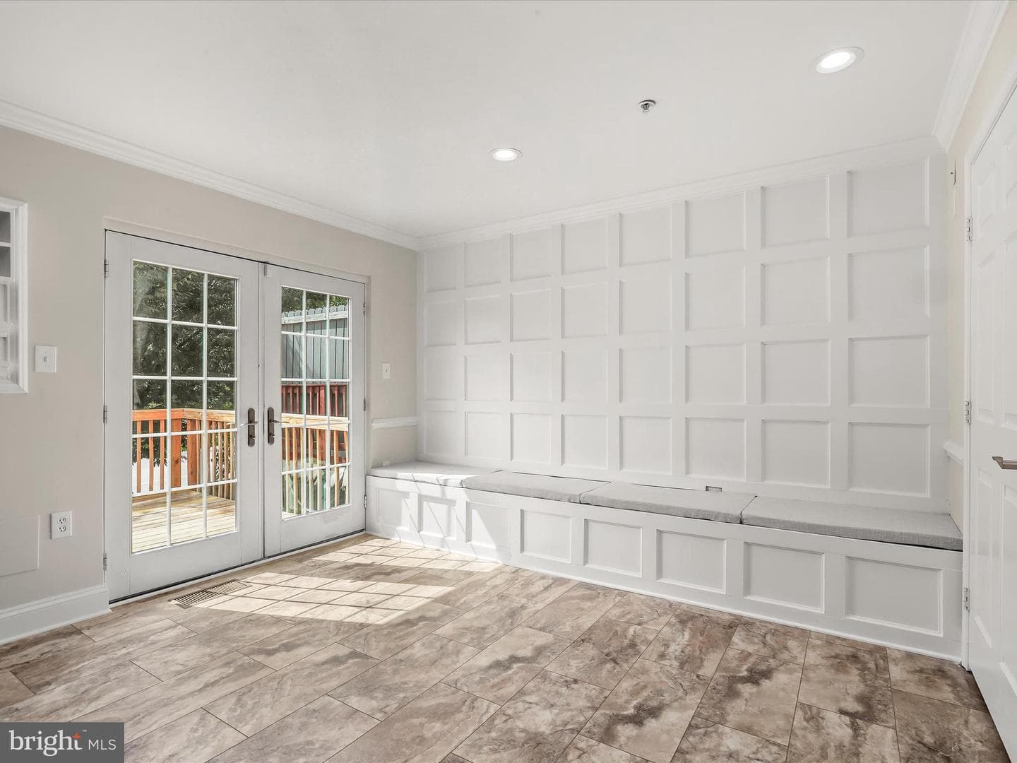 9409 Georgian Way photo 22
