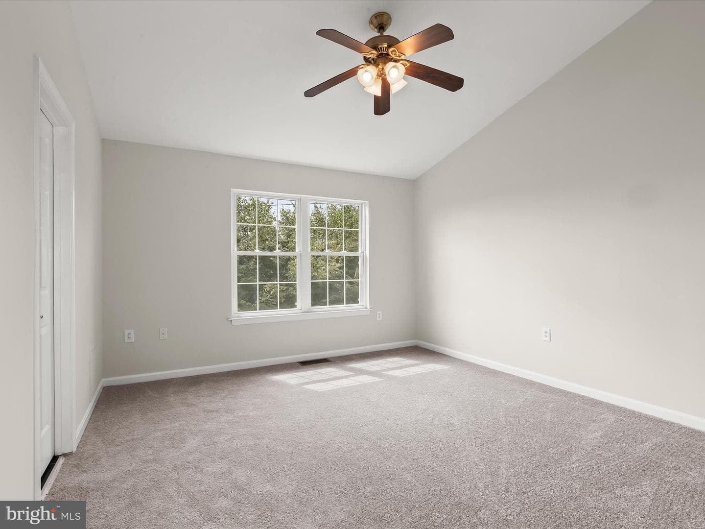 9409 Georgian Way photo 25