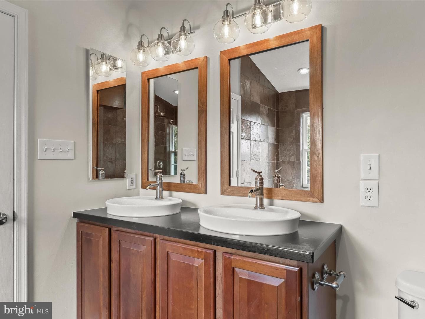 9409 Georgian Way photo 34