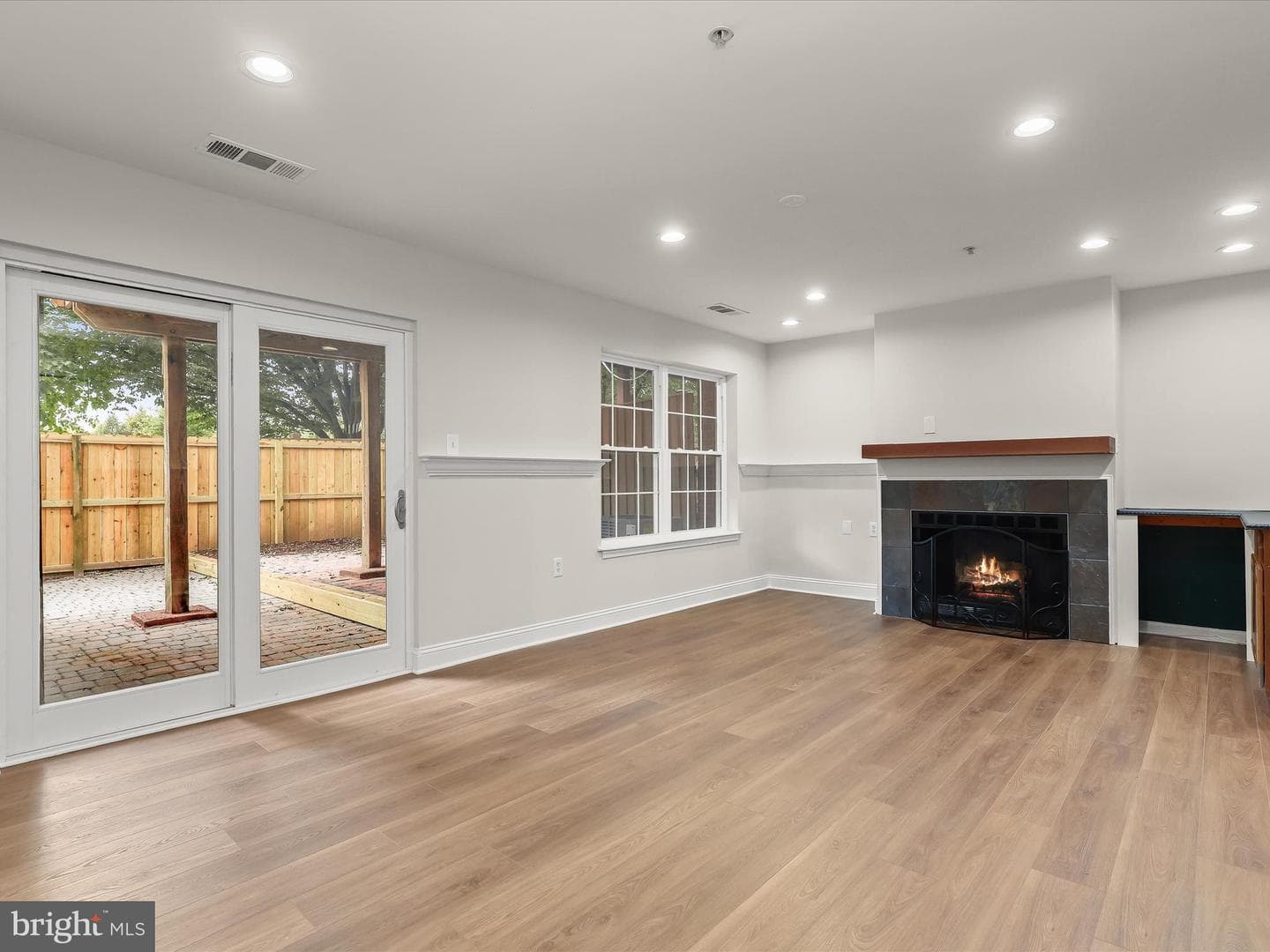 9409 Georgian Way photo 4