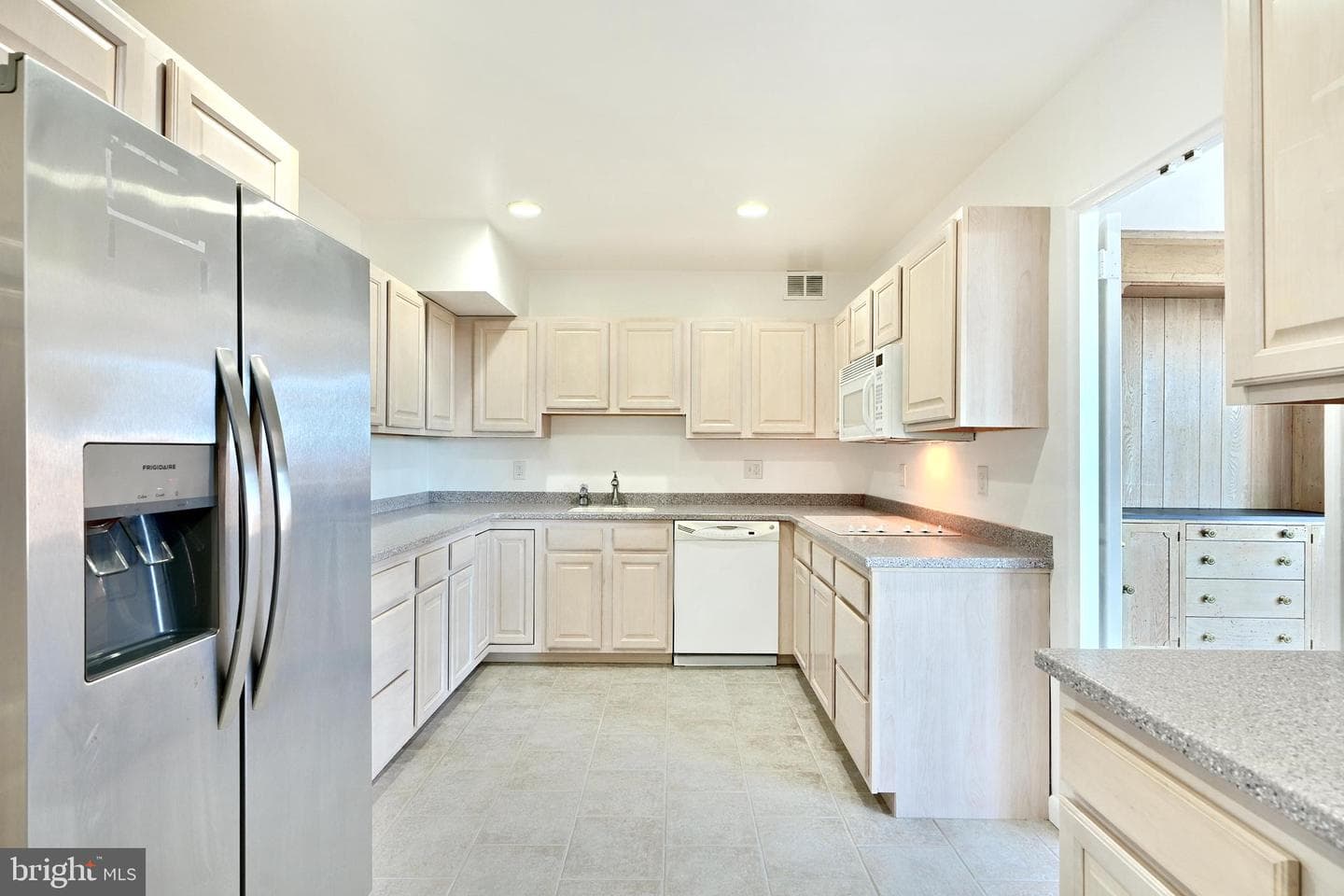 11 Slade Avenue #914 photo 9