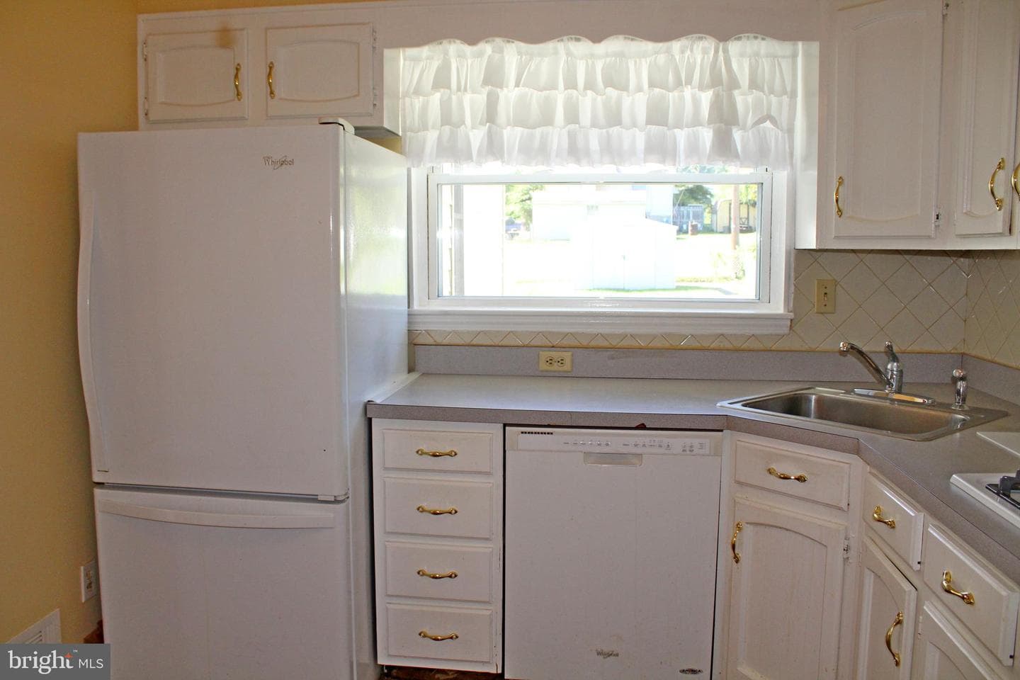 200 Elinor Avenue photo 24