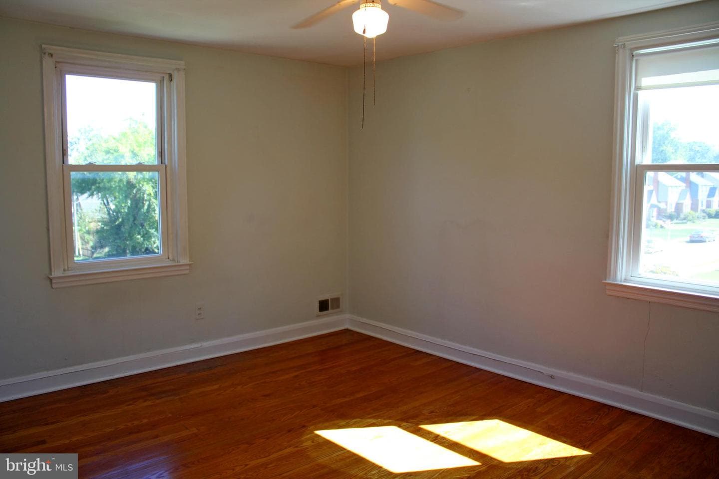 200 Elinor Avenue photo 33