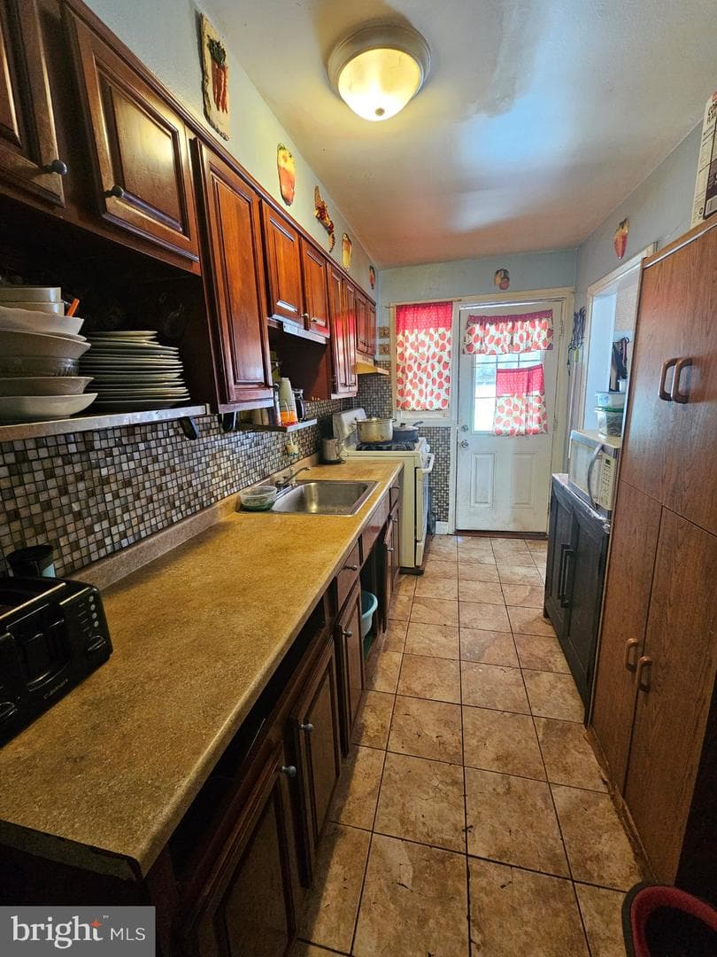 7834 Wynbrook Road photo 5