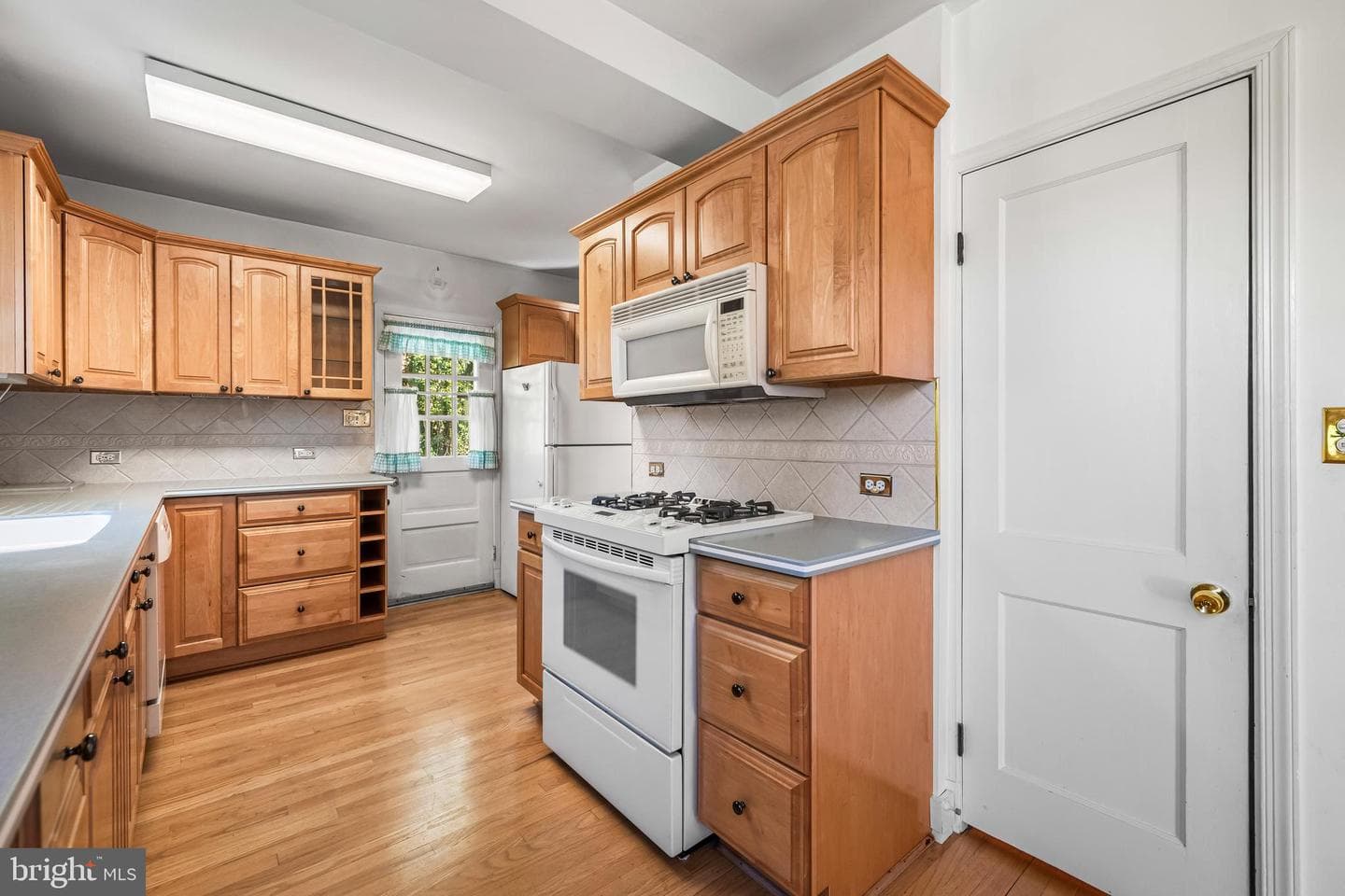8208 Bellona Avenue photo 9