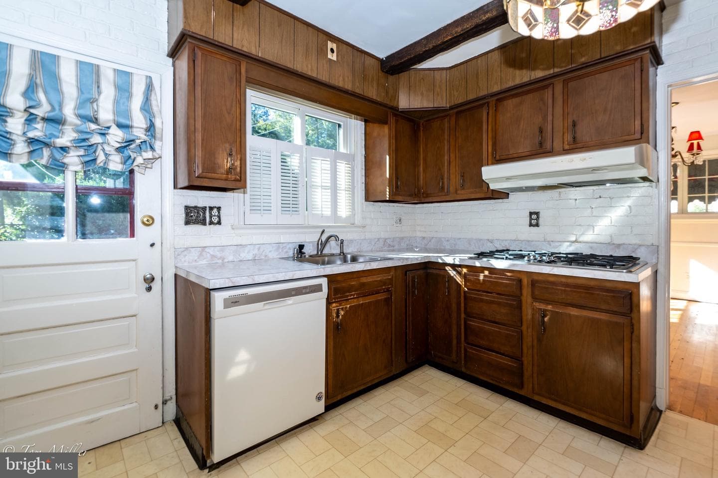 517 Worcester Road photo 10