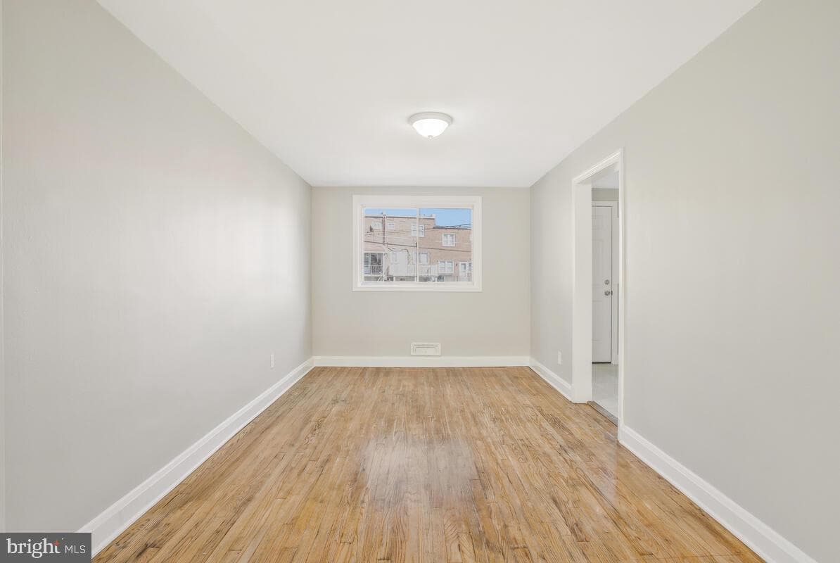 1376 Deanwood Road photo 4