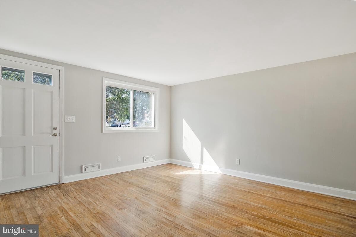 1376 Deanwood Road photo 9