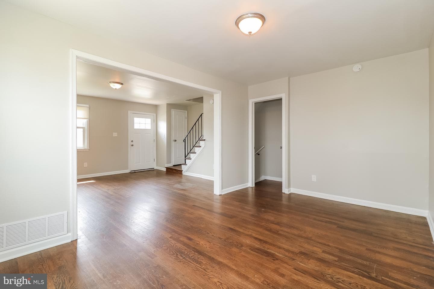 5674 Leiden Road photo 4