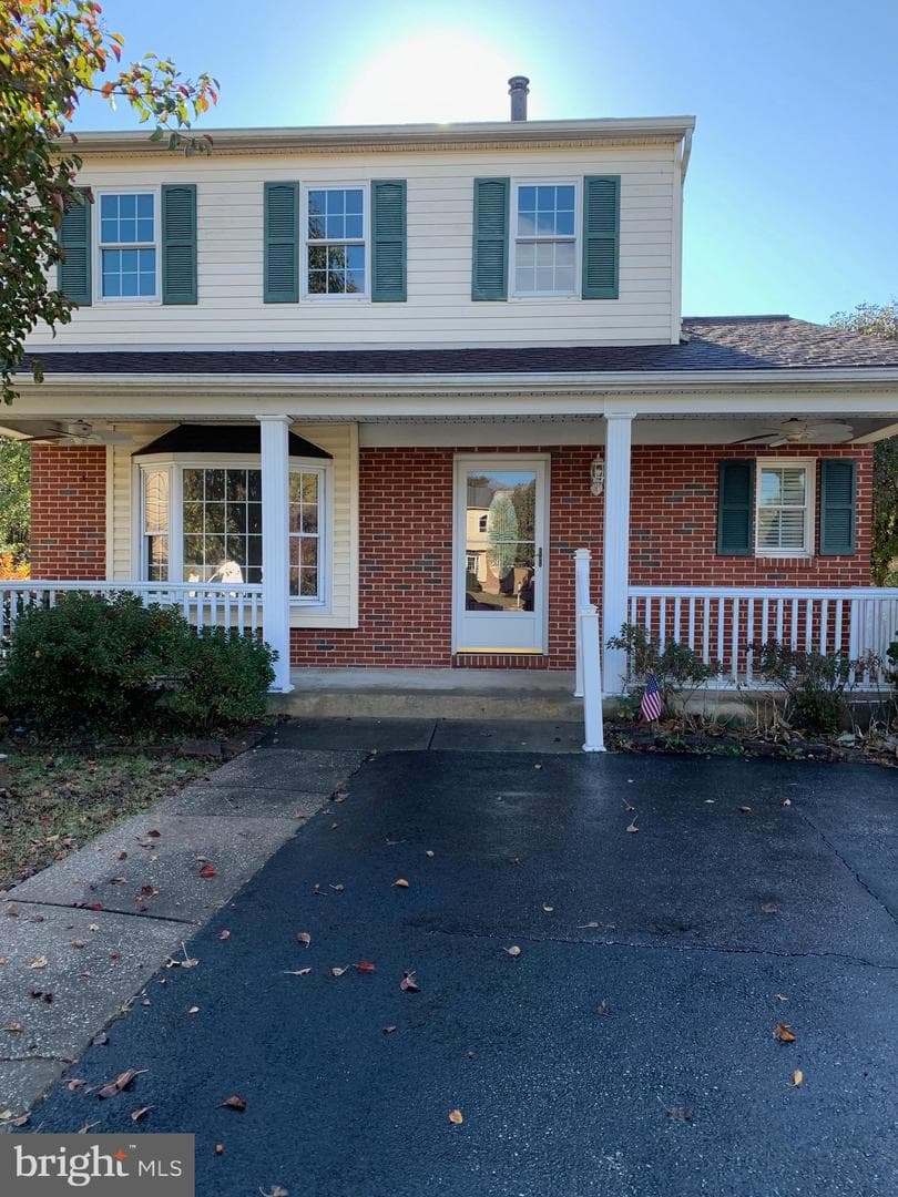 7 Briar Hollow Court photo 1