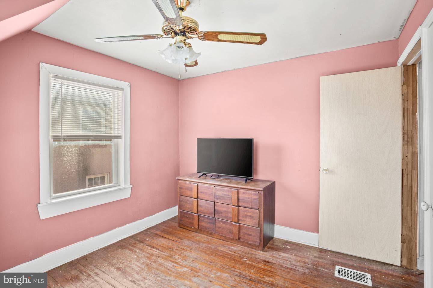 73 N Dundalk Avenue photo 19