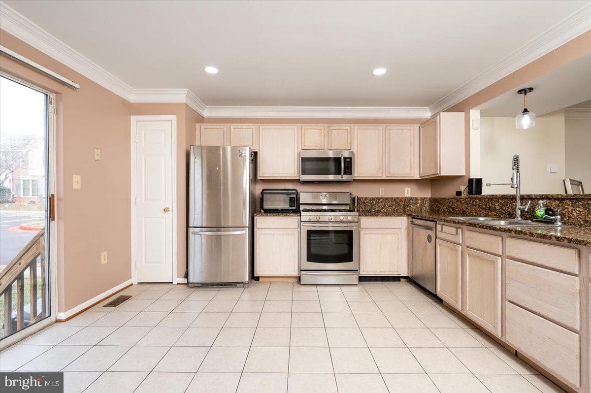2422 Sarum Court #2422 photo 10
