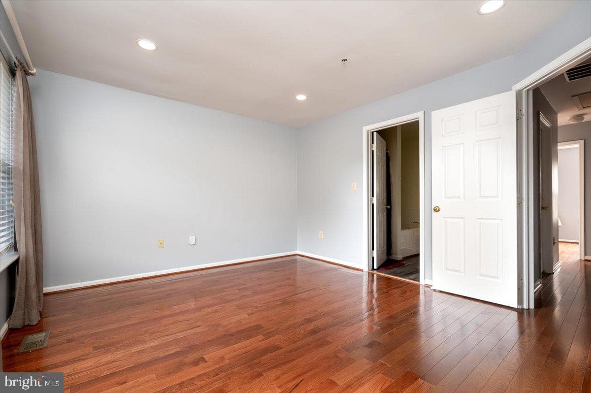 2422 Sarum Court #2422 photo 16