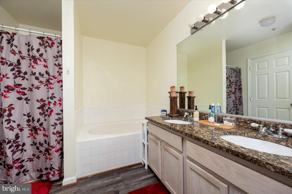 2422 Sarum Court #2422 photo 18