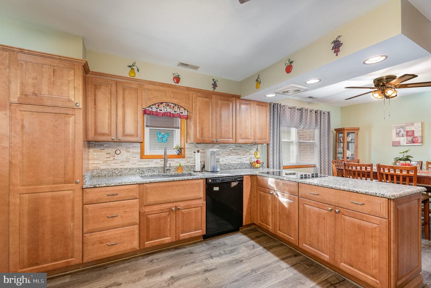 7319 Hughes Avenue photo 8