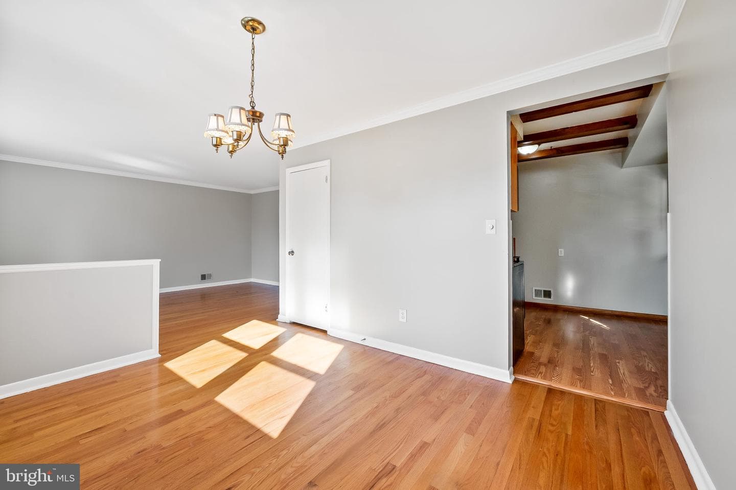 3408 Lambros photo 11