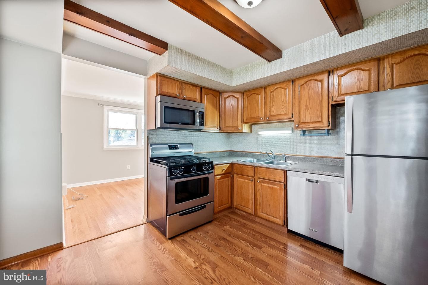 3408 Lambros photo 12