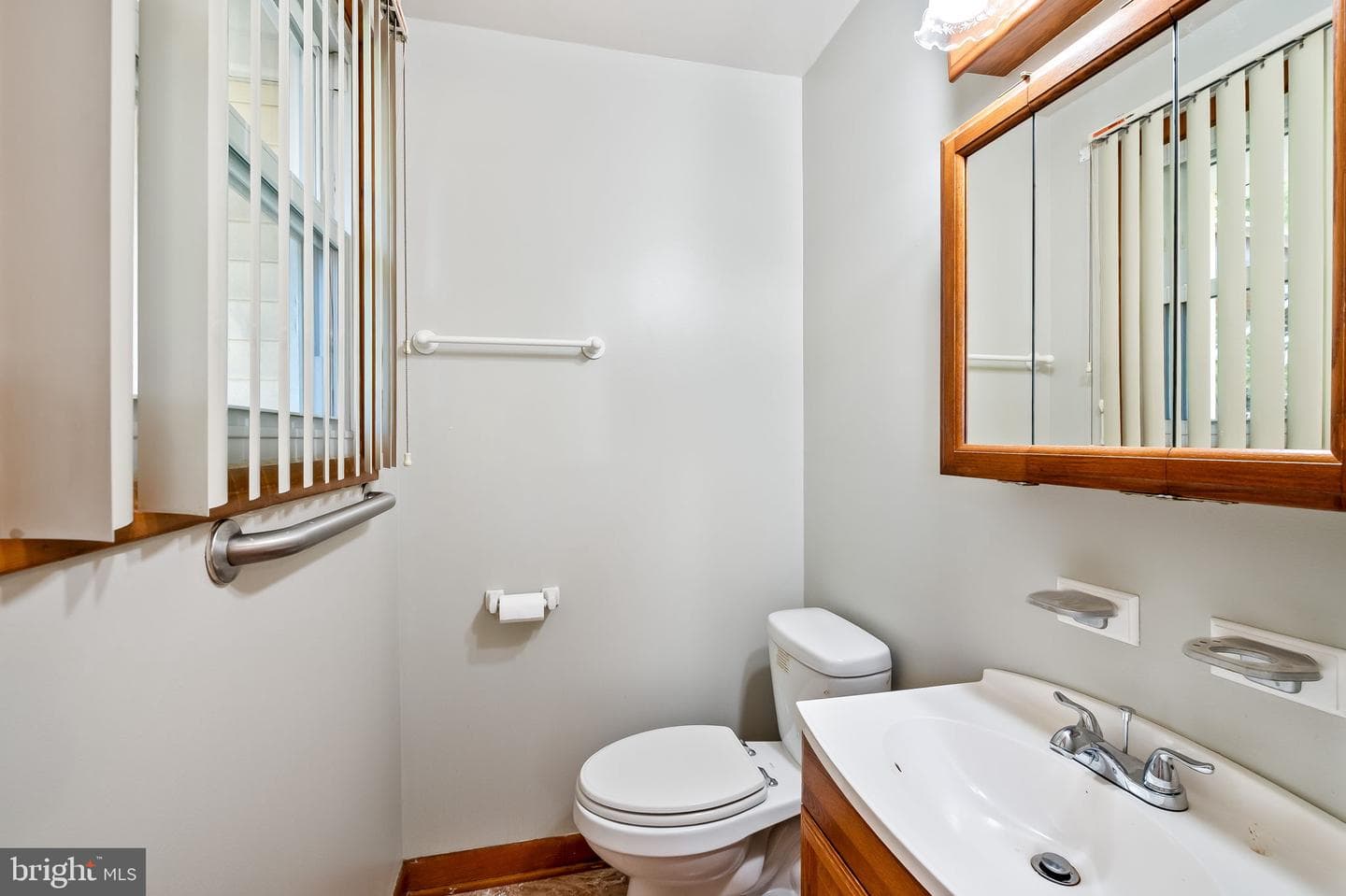 3408 Lambros photo 19