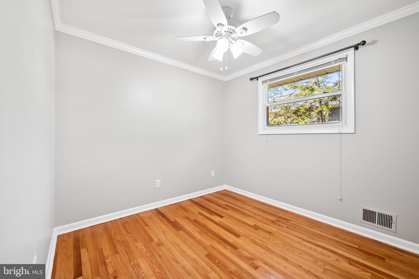 3408 Lambros photo 21