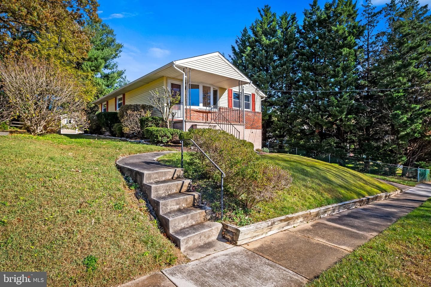 3408 Lambros photo 3