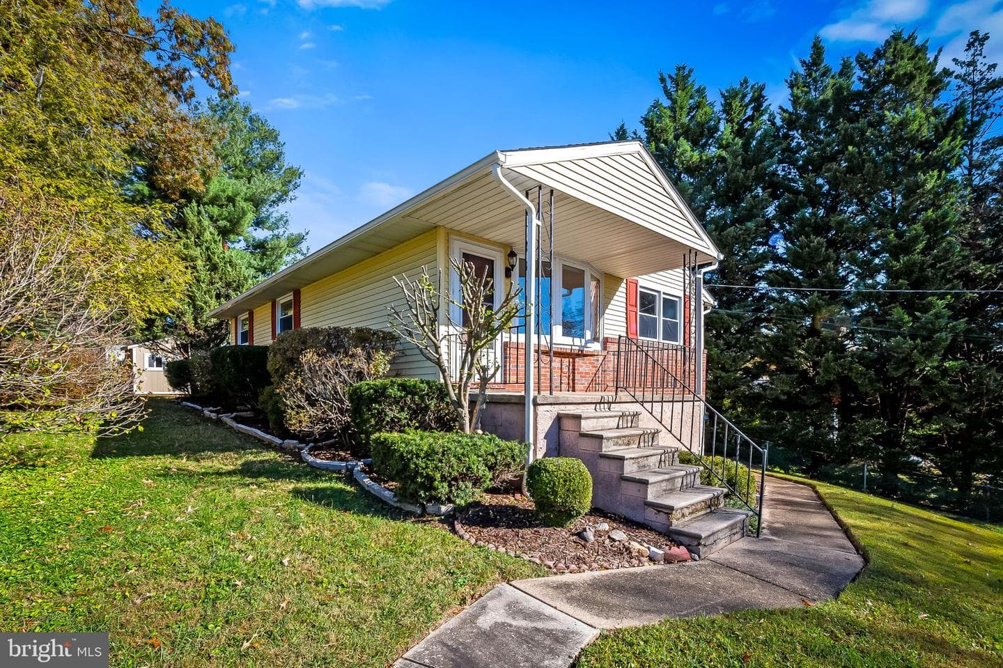3408 Lambros photo 4