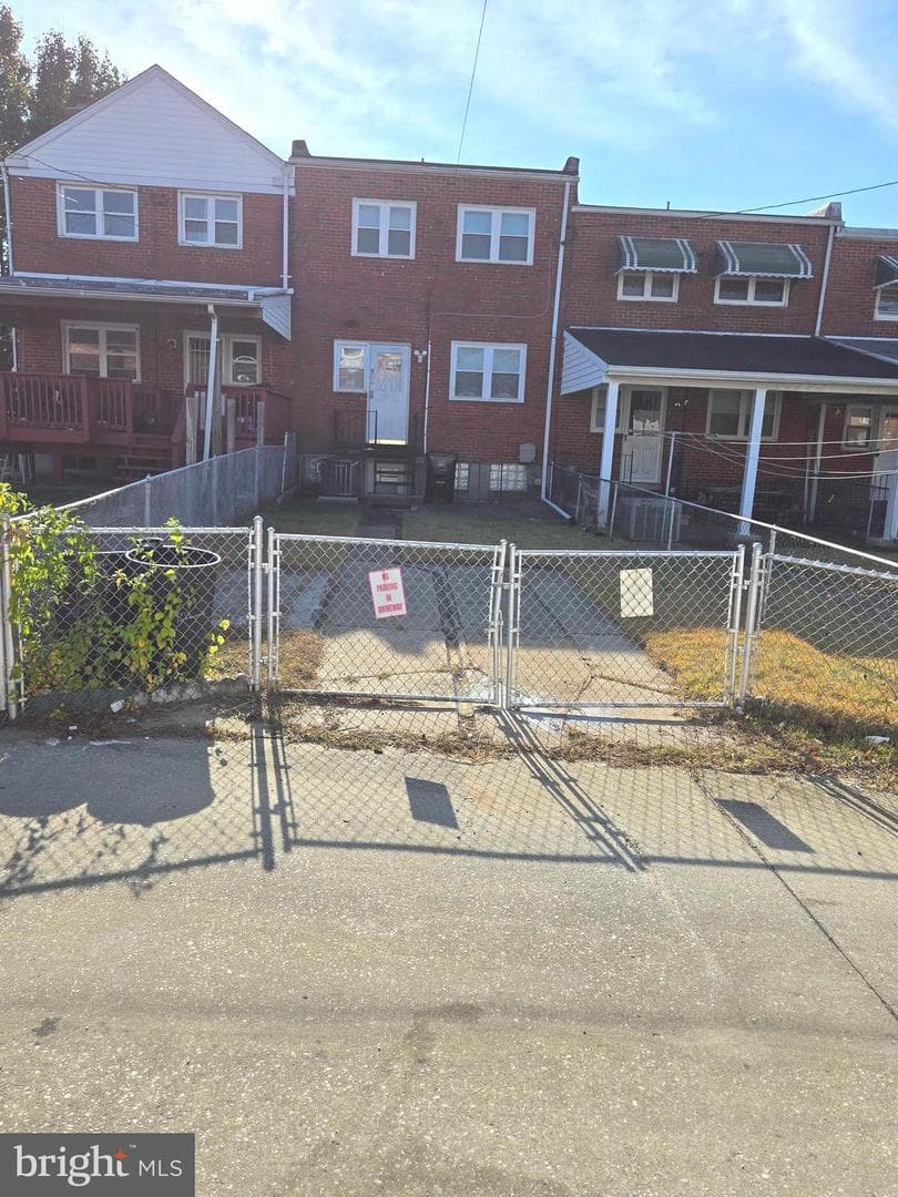 7852 Rockbourne Road photo 2