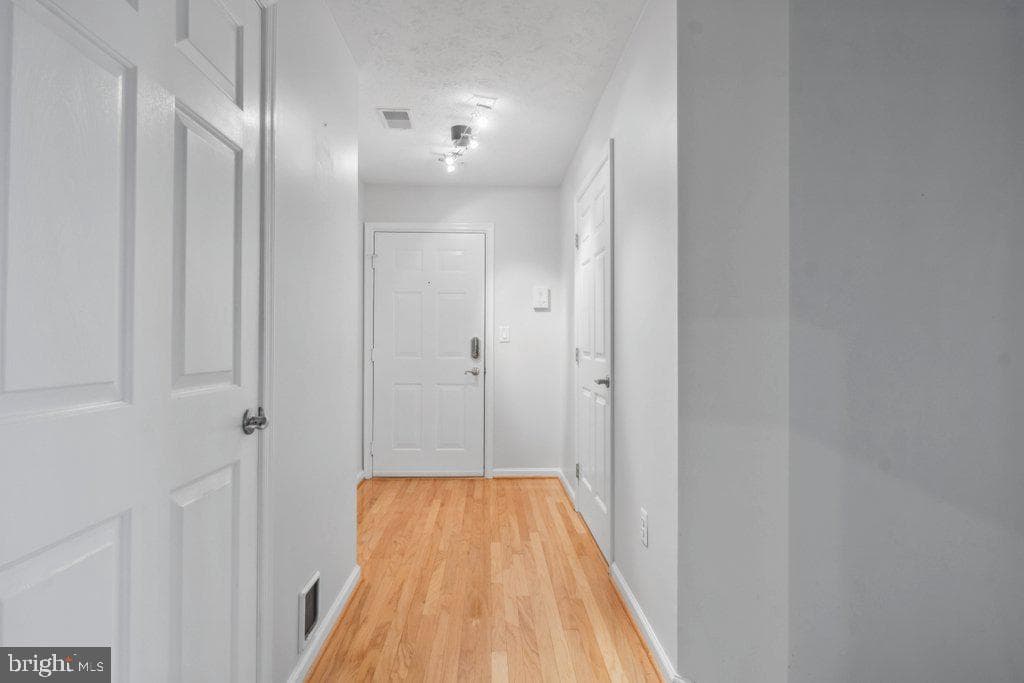 19 Brook Farm Court #19j photo 9