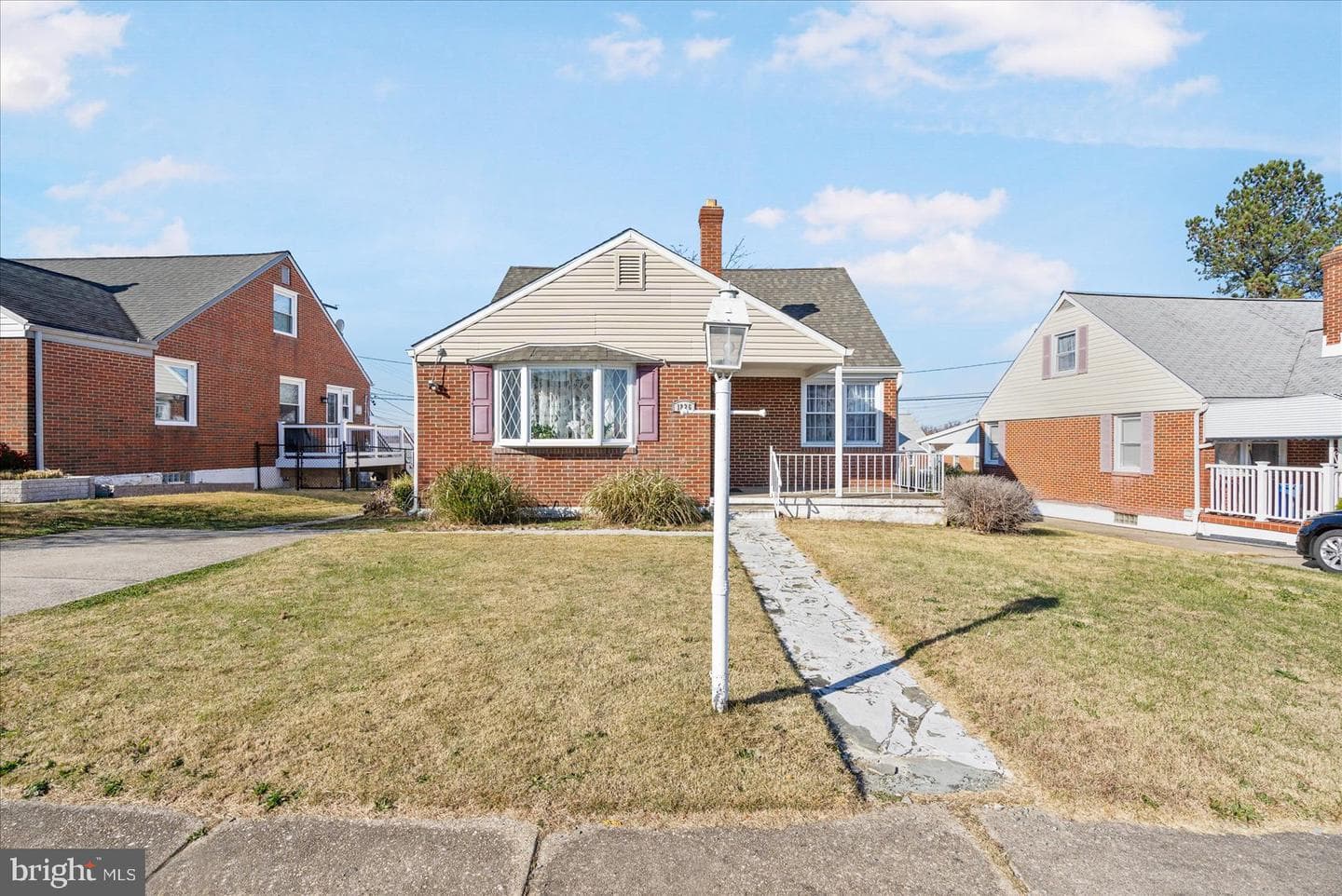 1826 Weyburn Road photo 1