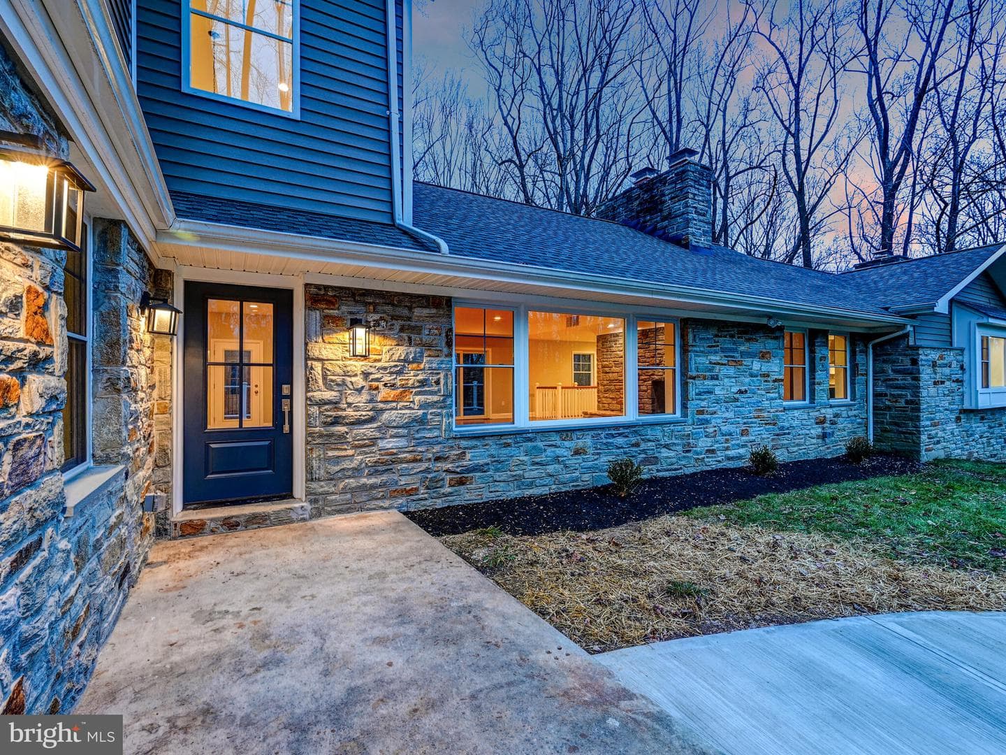 11317 Manor Road photo 2