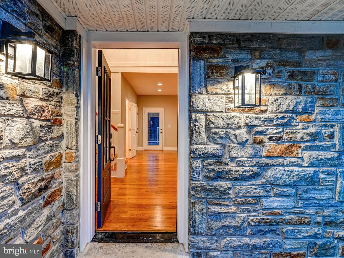11317 Manor Road photo 3
