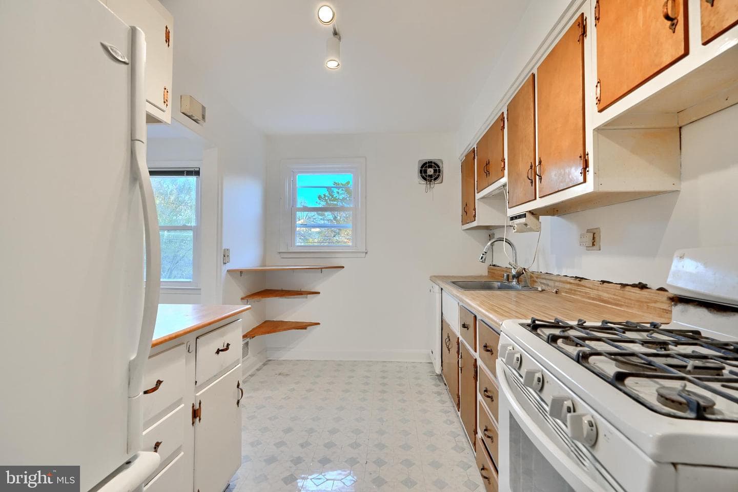 1027 Winsford Road photo 10