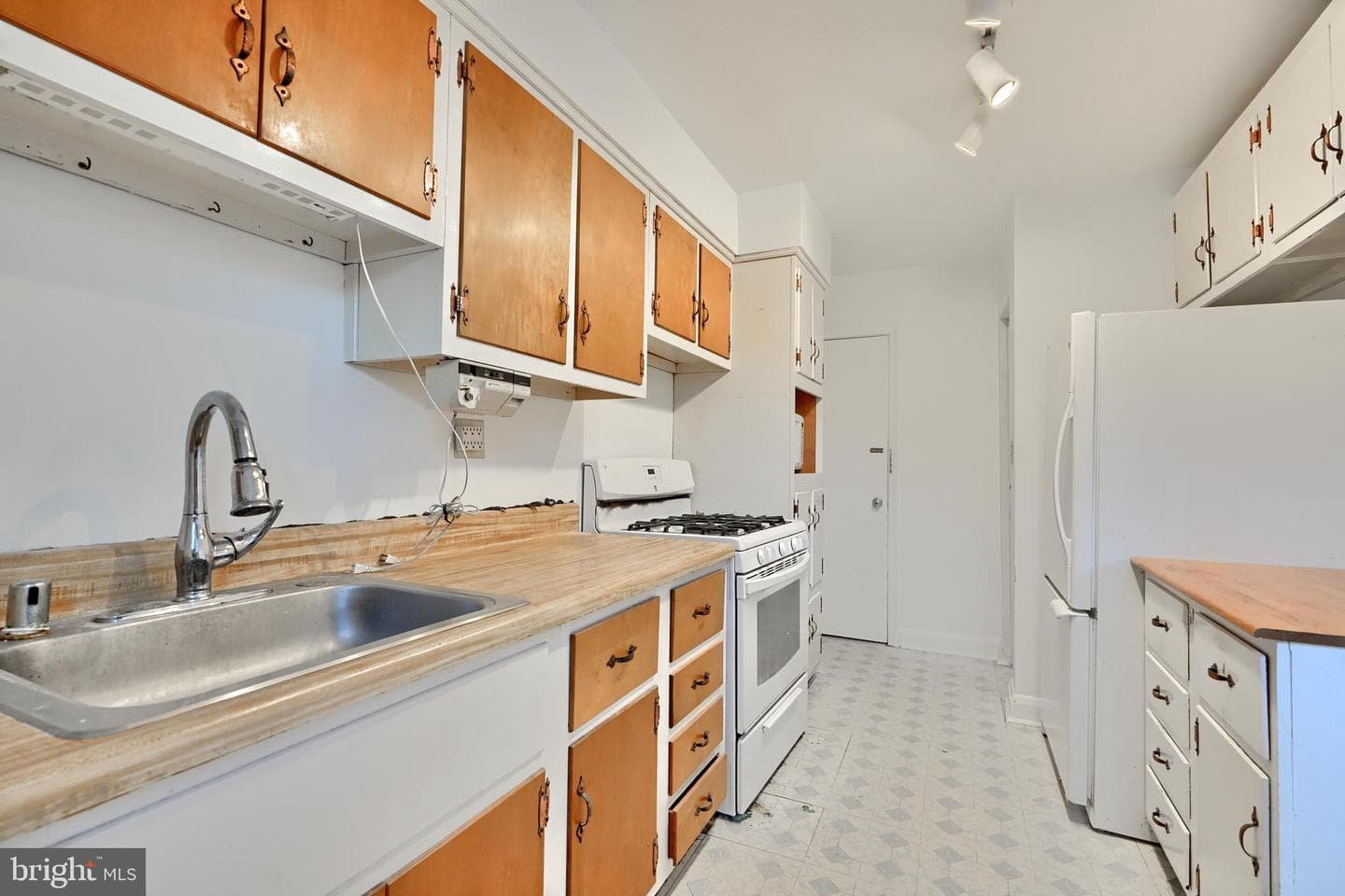 1027 Winsford Road photo 11