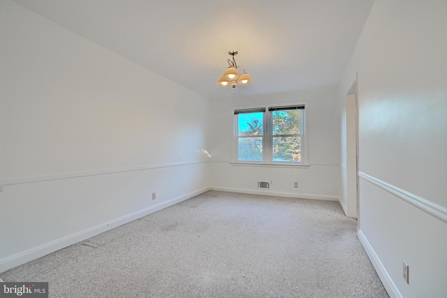 1027 Winsford Road photo 7