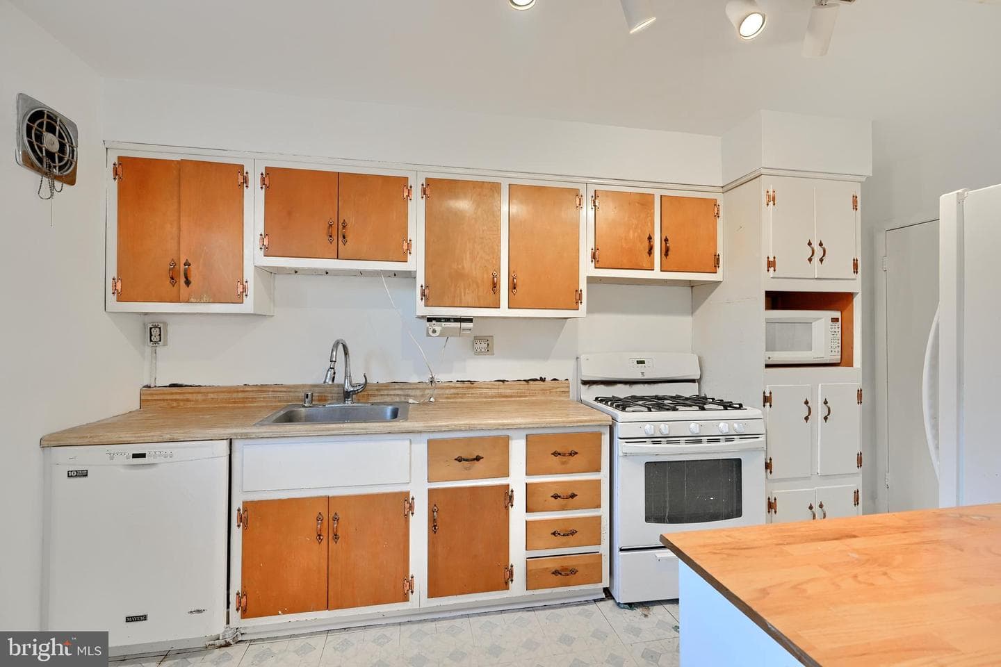 1027 Winsford Road photo 8