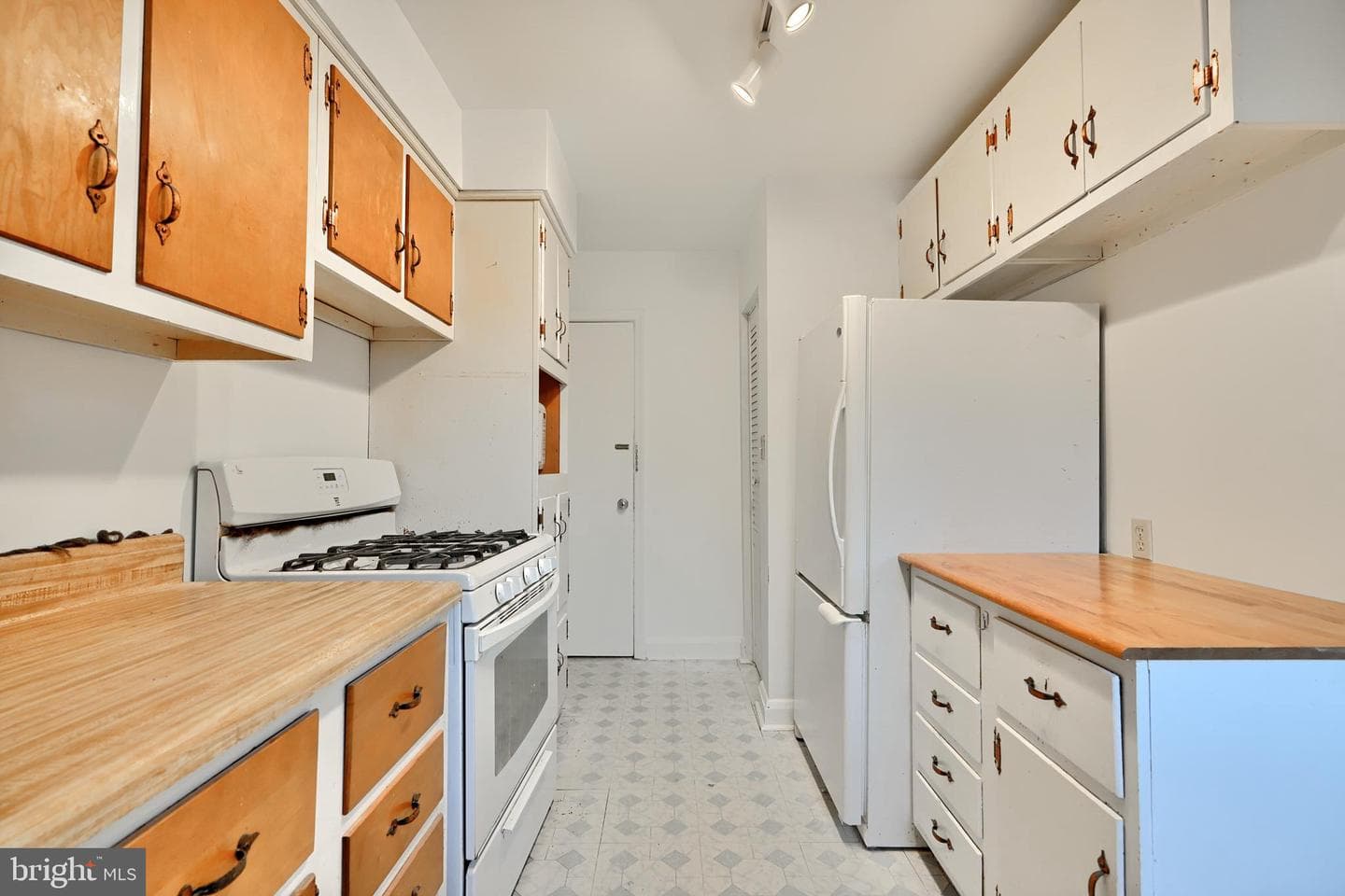 1027 Winsford Road photo 9