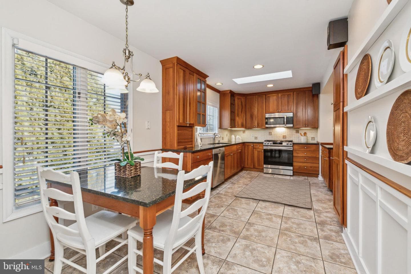 514 Yarmouth Road photo 8