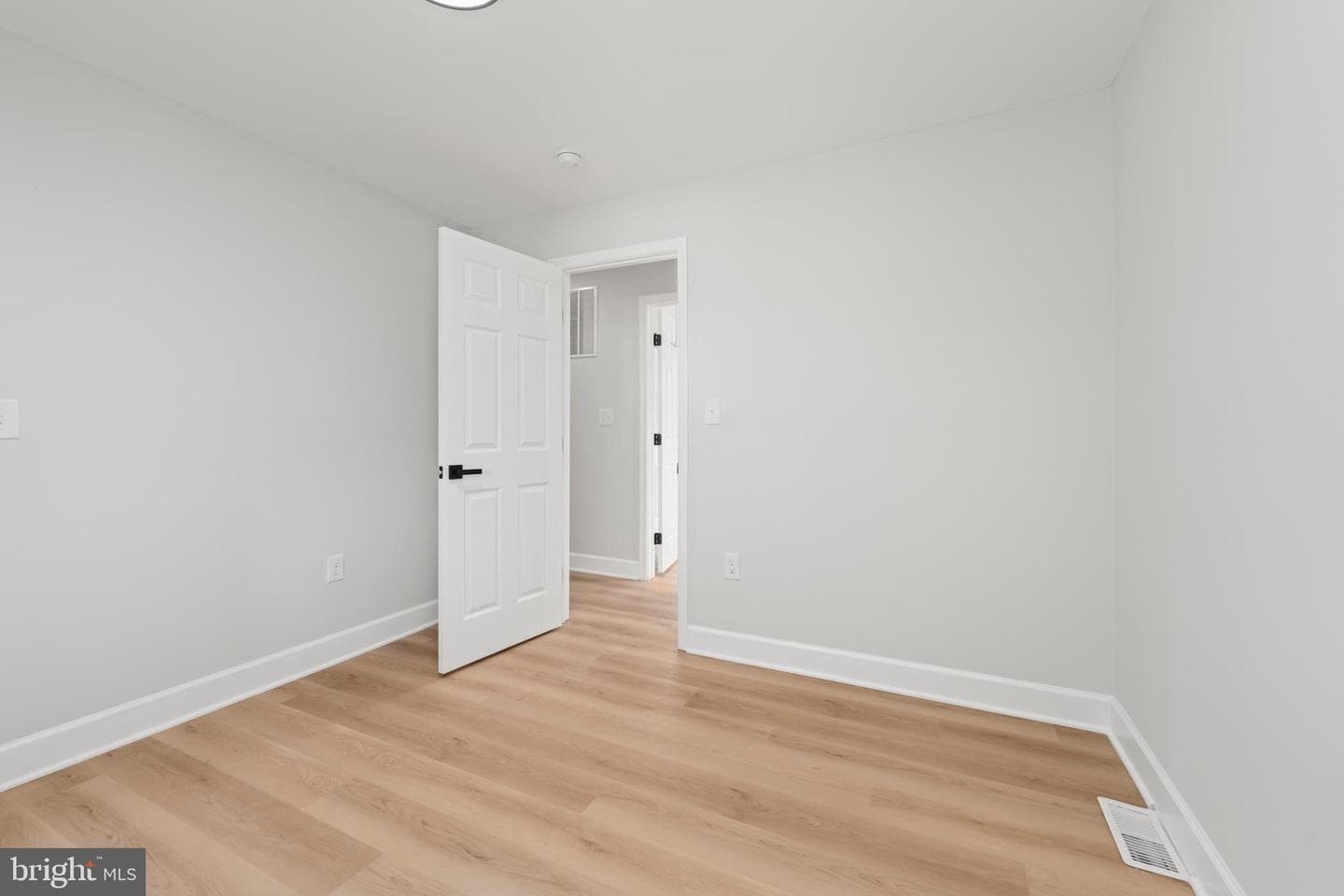 9512 Horn Avenue photo 22