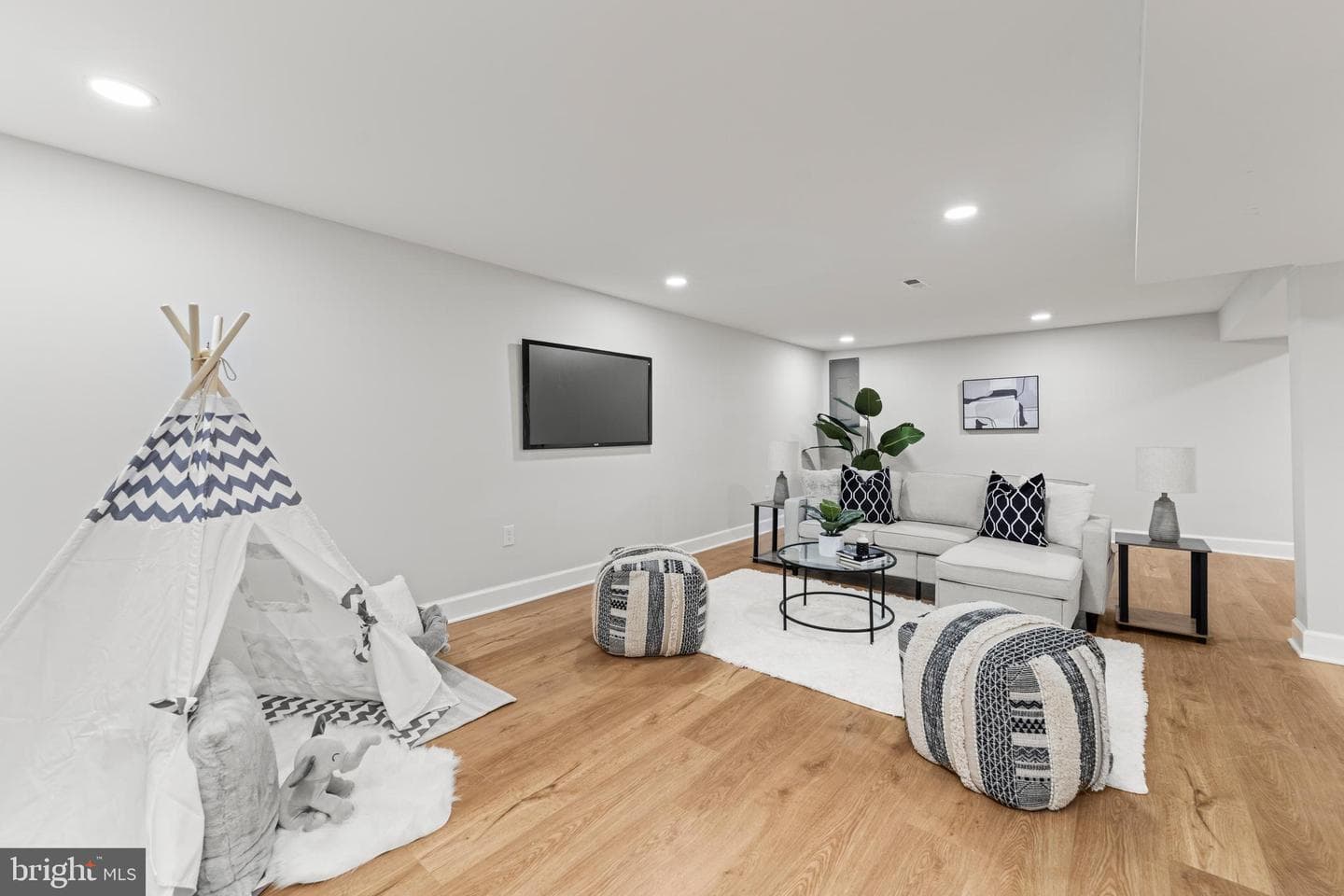 9512 Horn Avenue photo 24