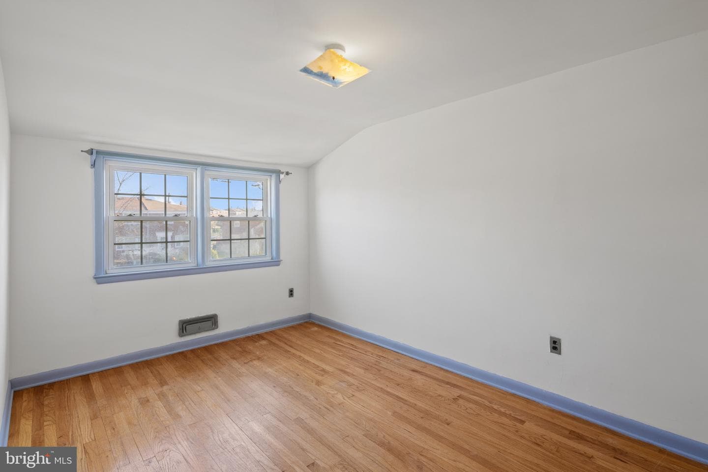1121 Linden Avenue photo 16