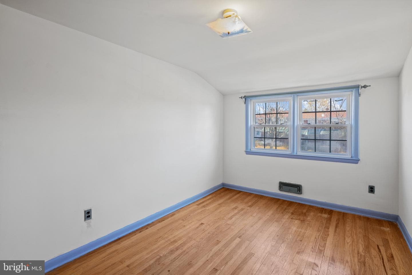 1121 Linden Avenue photo 17