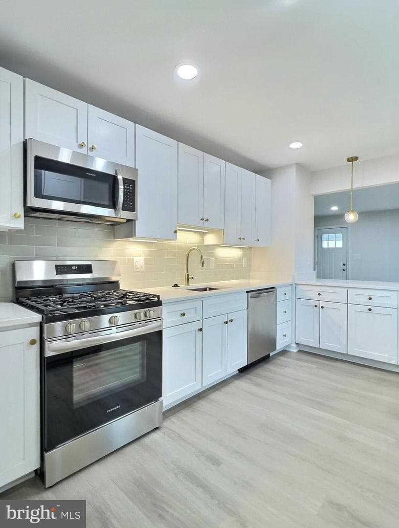 220 Parkwood Road photo 8