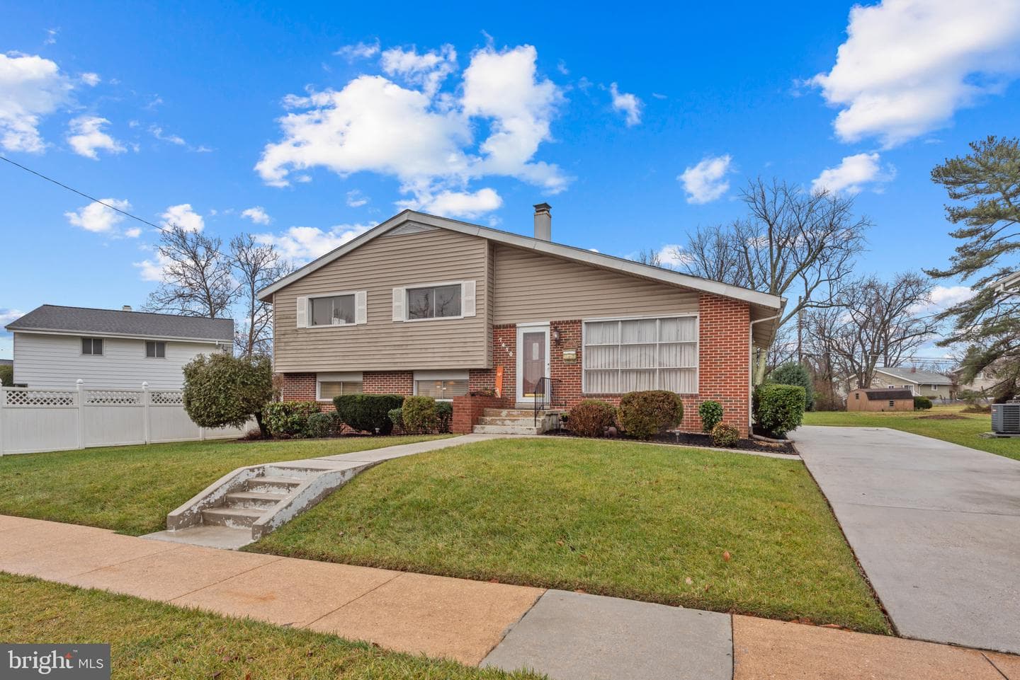 7410 Shirley Road photo 2
