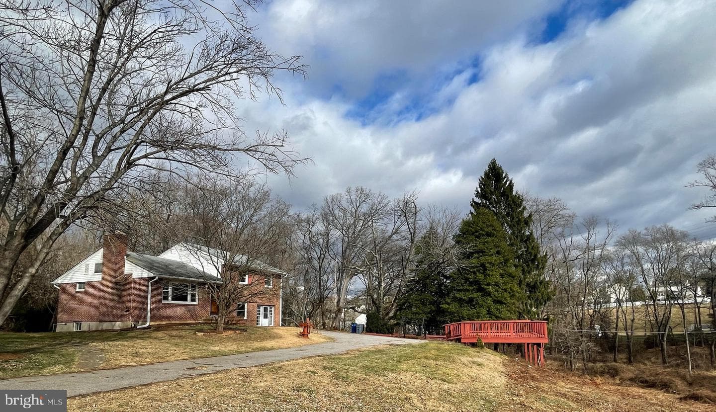 9828 Magledt Road photo 2