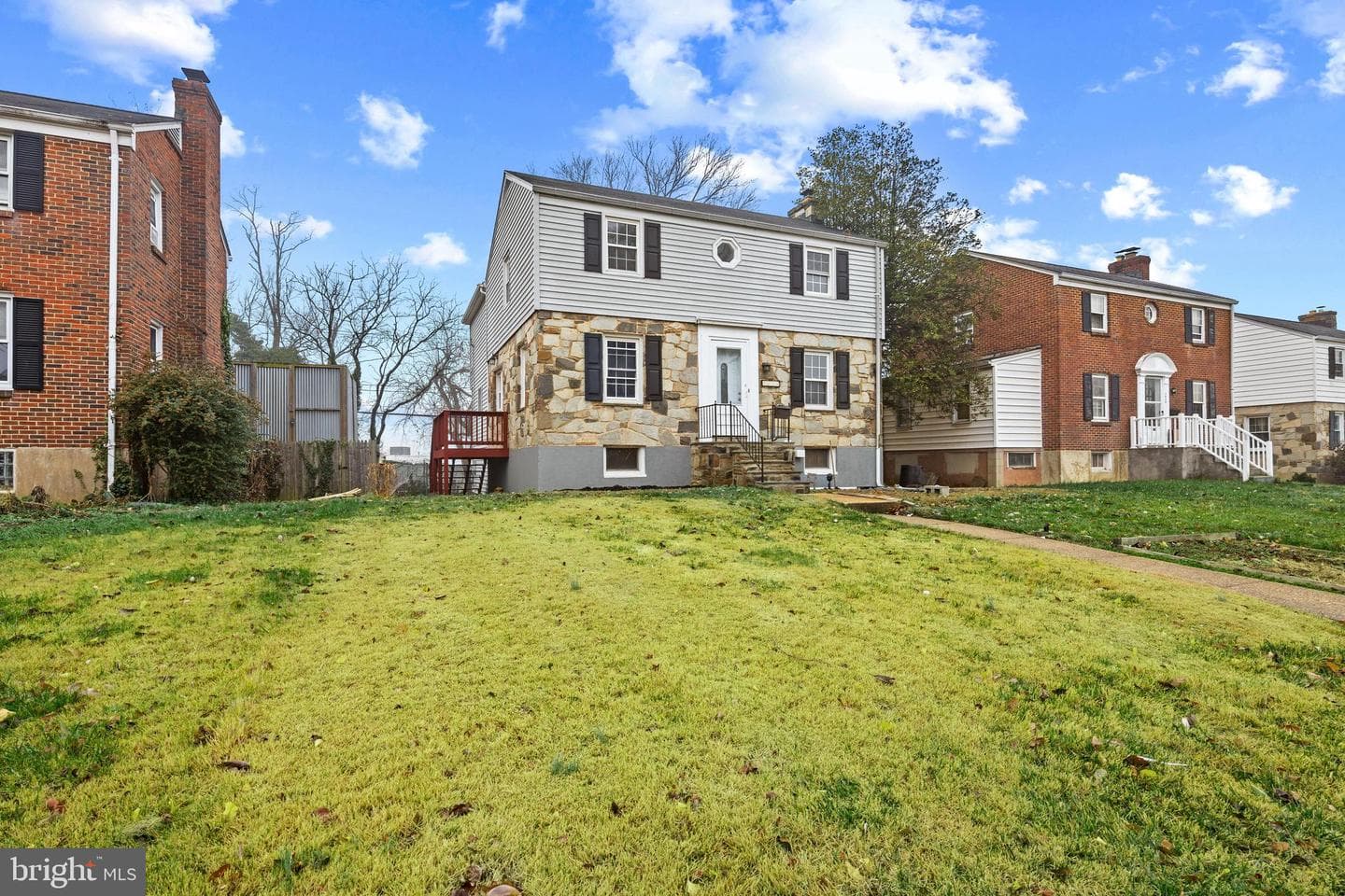 7028 Deerfield Rd photo 1